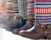 De pele e mantas se fazem botas