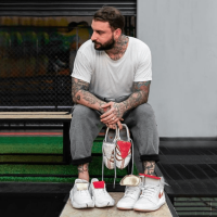 The Shoe Surgeon: Vogue entrevista Dominic Ciambrone, o customizador de sneakers favorito das celebridades