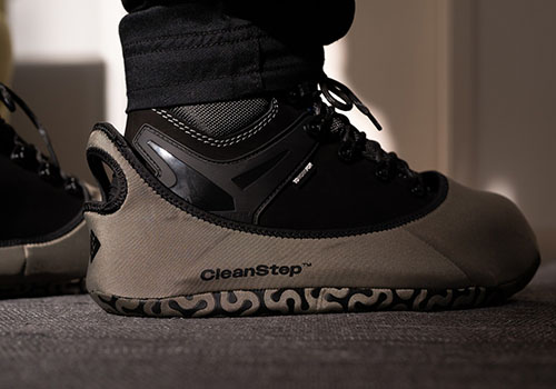 Marca vimaranense TOWORKFOR lança overshoe CleanStep